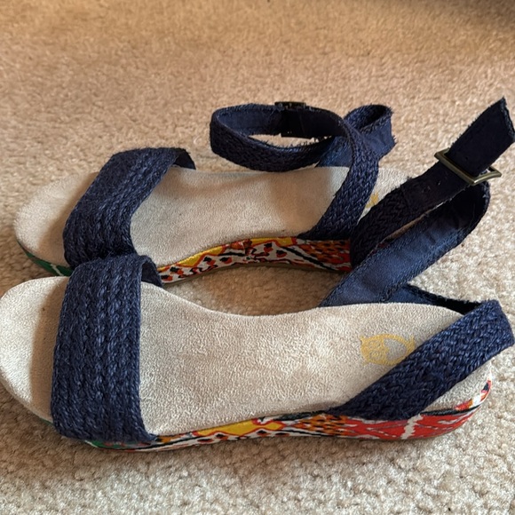 AZTEC - Strap Sandals - Size 7 - Picture 4 of 10